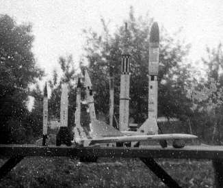 rocket13.jpg (13870 bytes) rocket13.jpg (13870 bytes)